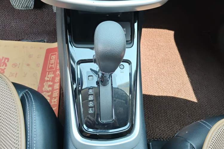 Used Nissan Tiida 2016 1.6L CVT Cool Dynamic Edition Gear Lever