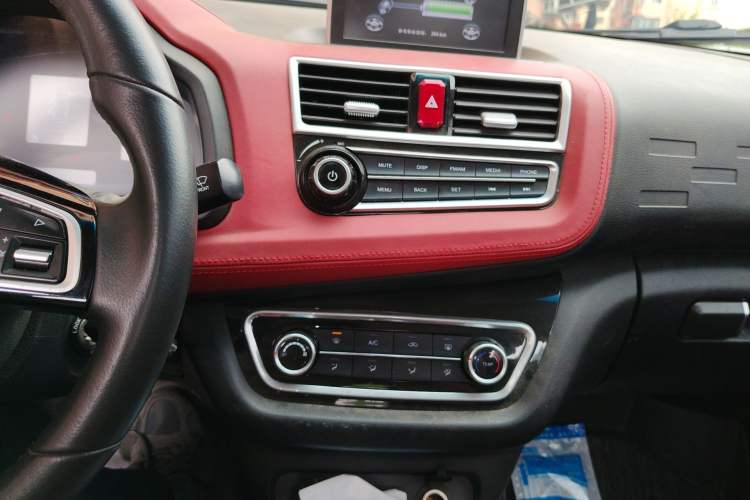 Used JAC Group iEV6E 2018 Upgraded Edition iEV6E Luxury Smart Model Audio And AC Panel