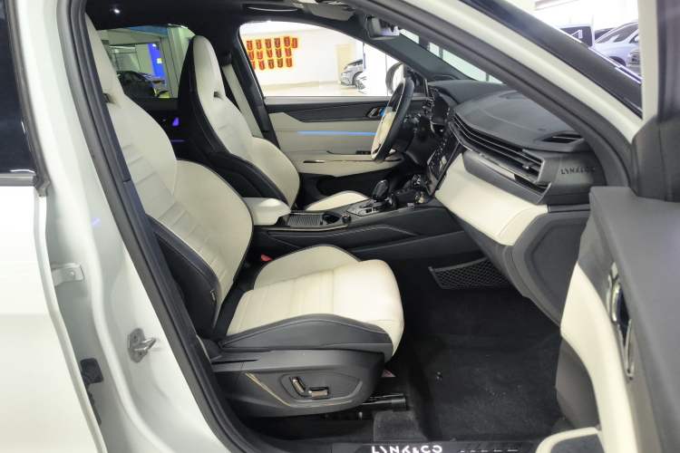 Used Lynk & Co 01 EM-P 2023 1.5TD EM-P Dawn Edition Right Front Seat