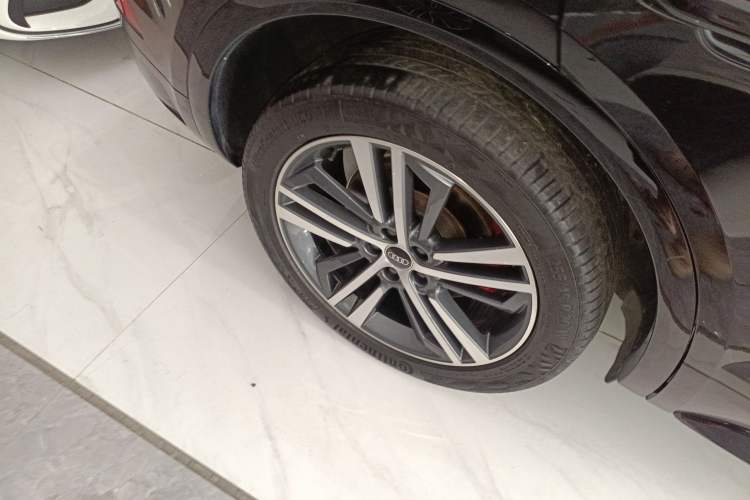 Used Audi Q5L 2022 40T Fashionable and Dynamic Model Right Rear Wheel Hub