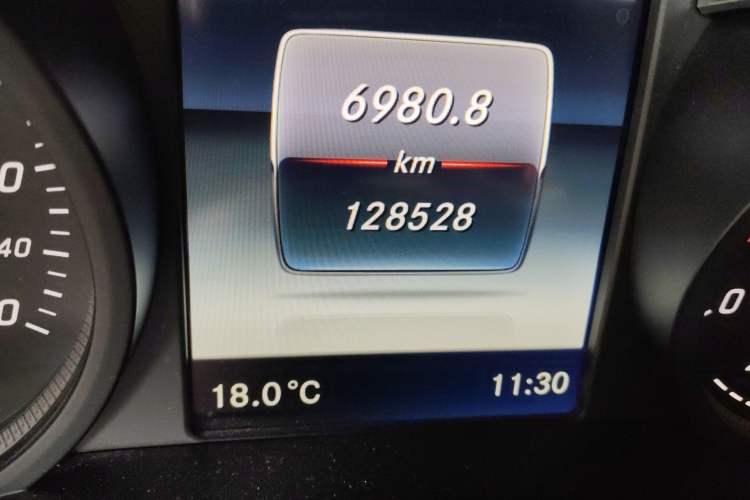 Used Mercedes-Benz GLC 2019 GLC 200 L 4MATIC Odometer Close Up