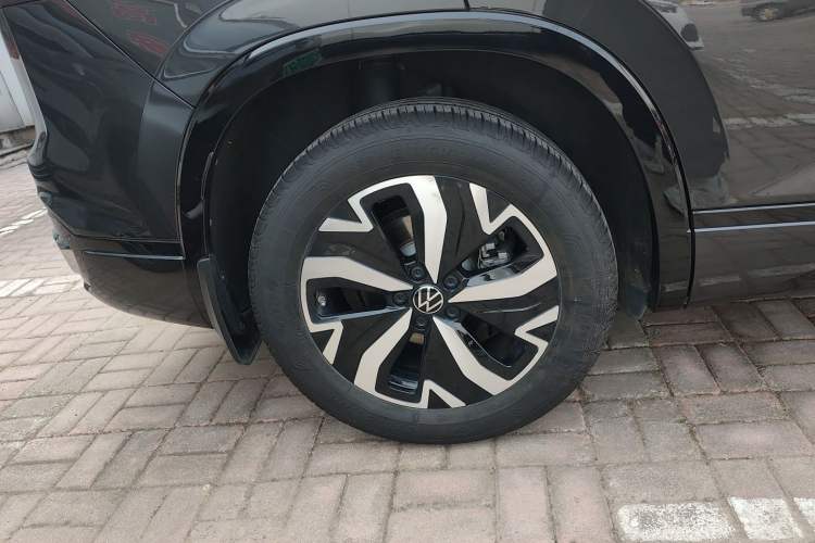 Used Volkswagen Tayron GTE Plug-in Hybrid 2023 280TSI Luxury Plus Advanced Edition Right Rear Wheel Hub