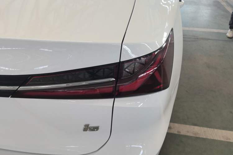 Used Roewe i5 2026 Model 1.5L CVT Luxury Version
