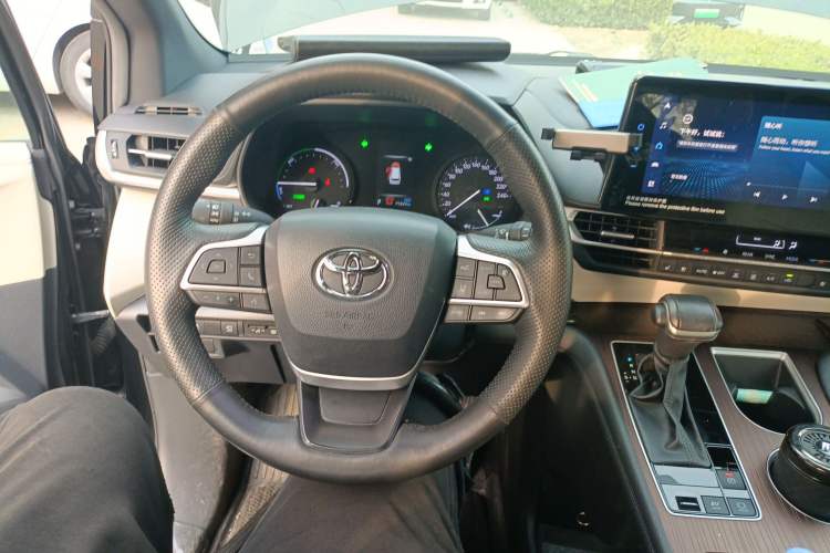 Used Toyota Granvia 2022 2.5L Hybrid Prestige Edition