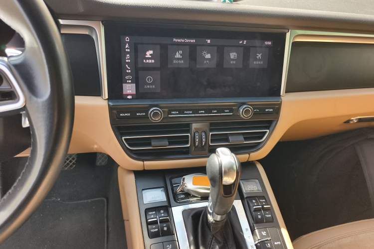 Used Porsche Macan 2018 Macan 2.0T Audio And AC Panel