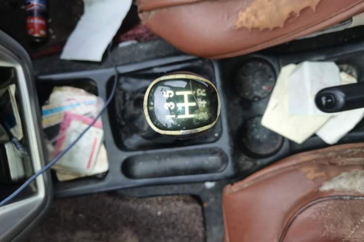 Used Dongfeng Ruichi 2015 2.5T Two-Wheel Drive Classic Long Cargo Box ZD25TCI Gear Lever