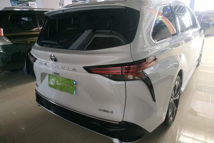 Used Toyota Granvia 2023 2.5L Hybrid Prestige PLUS Edition
