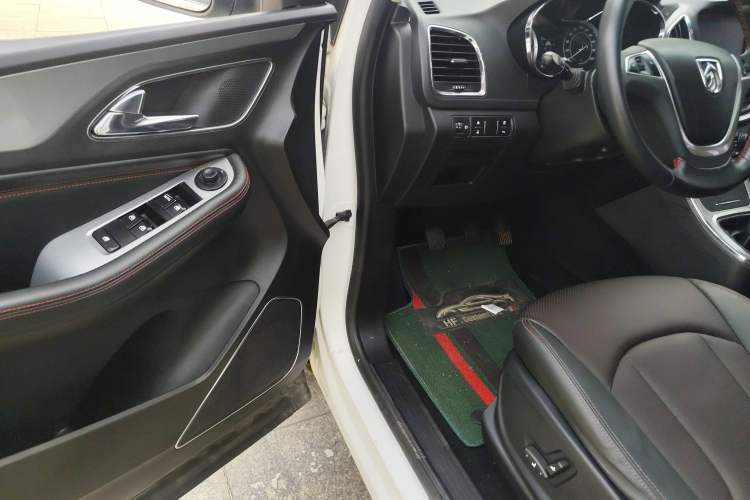 Used Baojun 560 2015 1.8L manual luxury version