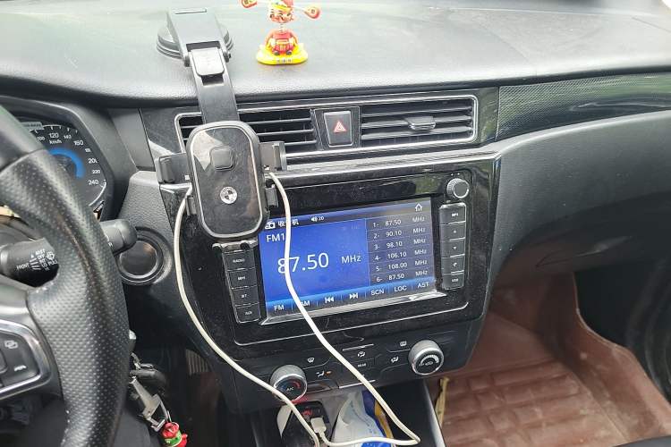 Used Dongfeng Fengon 580 2016 1.8L Manual Comfort Model Audio And AC Panel