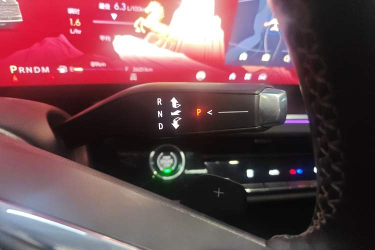 Used Buick Envision 2024 Encore Plus 28T AWD Luxury Edition Gear Lever