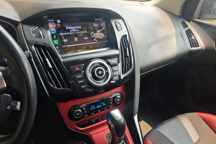 Used Ford Focus 2012 Hatchback 2.0L Automatic Luxury Sport Model Audio And AC Panel