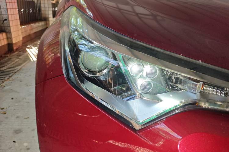 Used Toyota IZOA 2018 2.0L Yichi Version China VI Standard Right Front Headlight