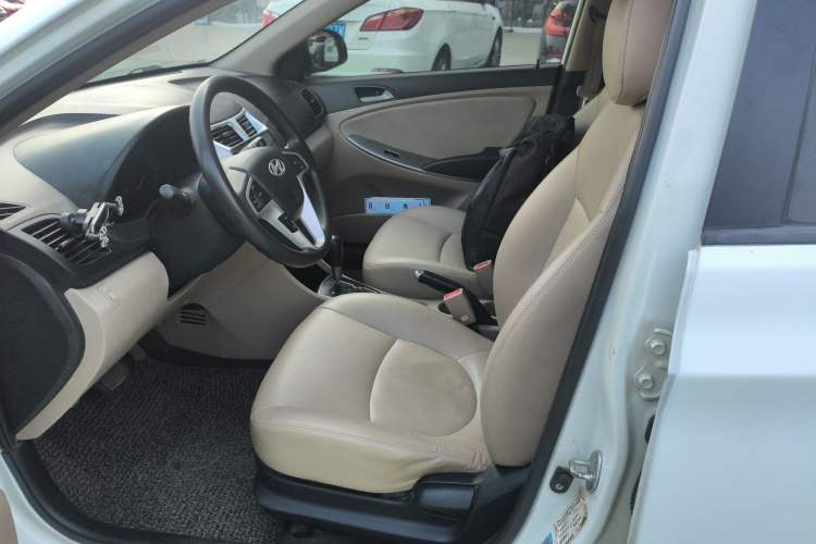 Used Hyundai Verna (older generation) 2014 1.4L Automatic Smart GLS Left Front Seat