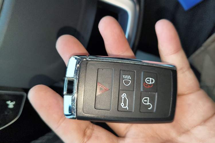 Used Land Rover Discovery Sport 2020 249 PS R-Dynamic Performance Edition Interior 1