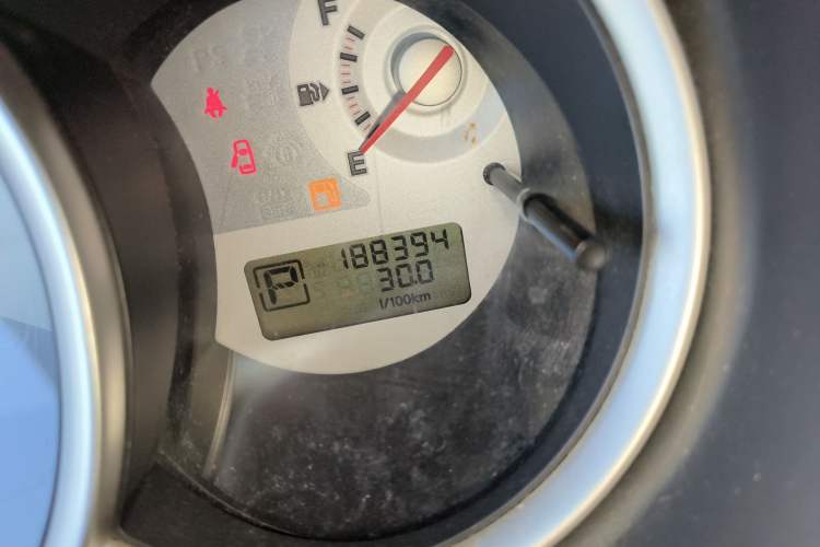 Used Nissan Tiida 2008 1.6L Automatic Fashion Edition Odometer Close Up