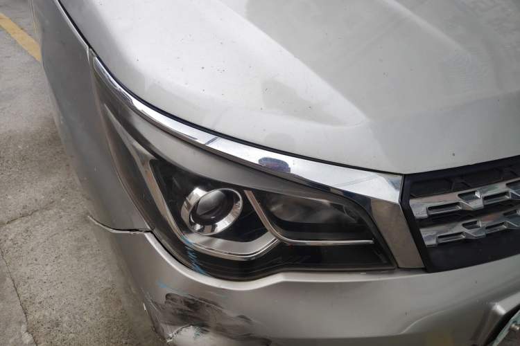 Used Venucia M50V 2017 1.5L XL Manual Comfort Edition Right Front Headlight