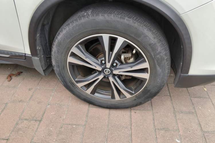 Used Nissan X-Trail 2017 2.5L CVT Leading Edition 4WD Right Front Wheel Hub