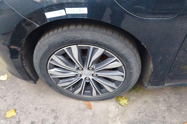 Used Hongqi E-QM5 2022 431 km Charge & Enjoy Edition