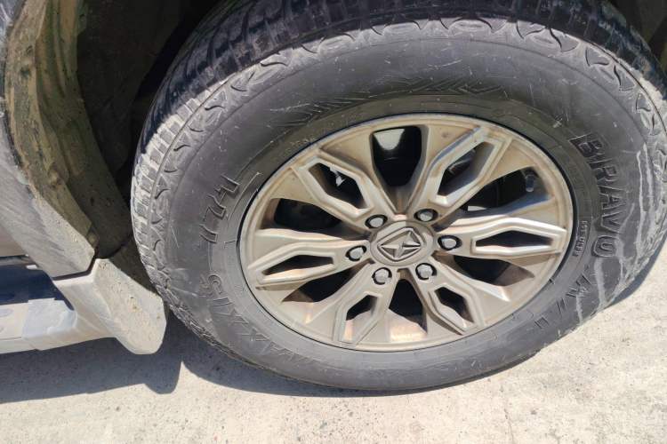 Used JMC Yusheng S350 2017 2.0T Manual Two-Wheel Drive Diesel Luxury Edition 5 Seats
