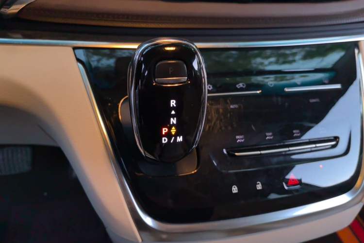 Used Buick GL8 2023 Land Executive Class Comfort Model
