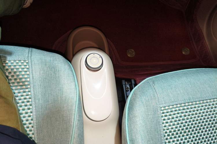 Used Wuling Hongguang MINIEV 2025 Four-Door Version Advanced Edition Gear Lever