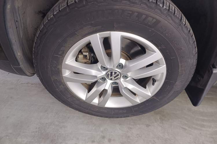 Used Volkswagen Tiguan L 2015 1.8TSI Automatic Two-Wheel Drive Trend Edition
