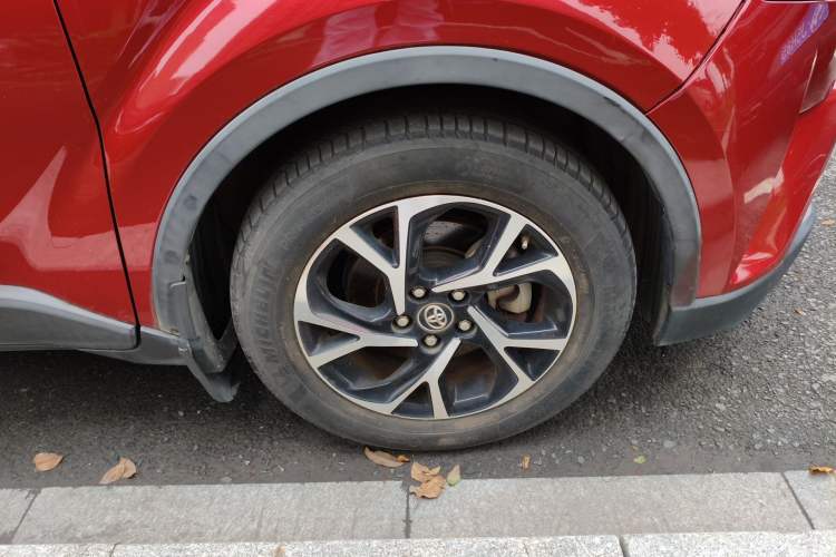 Used Toyota C-HR 2018 2.0L Leading with Sunroof China V Standard Right Front Wheel Hub