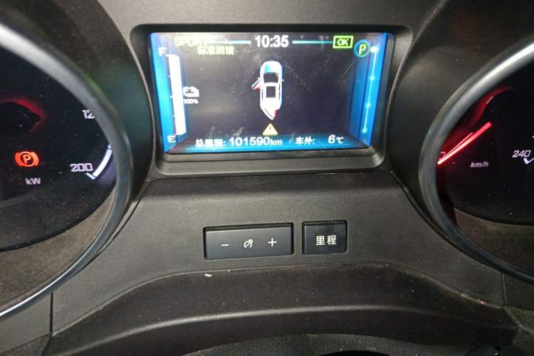 Used BYD Yuan New Energy 2018 EV360 Smart Connect Cool Edition Odometer Close Up
