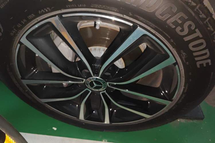 Used Mercedes-Benz GLC 2022 Second Facelift GLC 260 L 4MATIC Luxury Edition Right Front Wheel Hub