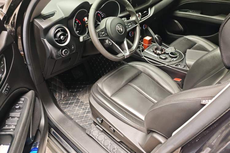 Used Alfa Romeo Stelvio 2017 2.0T 200HP Luxury Edition Driver Seat