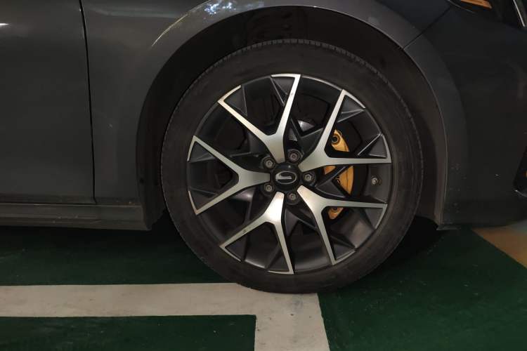 Used GAC Trumpchi EMPOW 2021 270T DCT J15 Version Right Front Wheel Hub