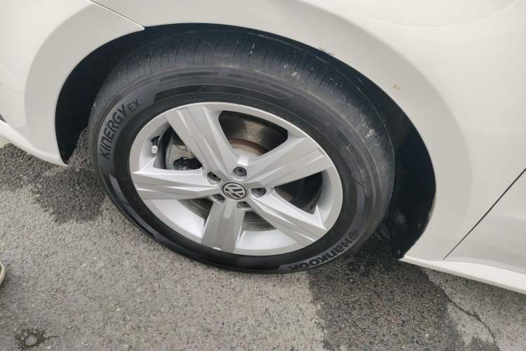 Used Volkswagen Lavida 2018 Classic 1.5L Automatic Fashion Edition China VI Standard Left Front Wheel Hub