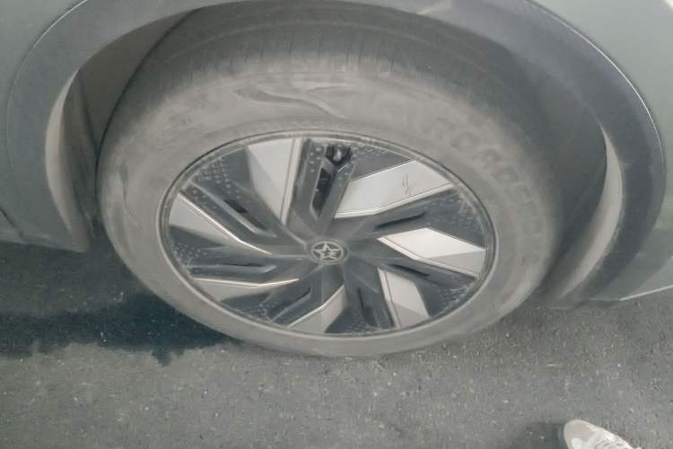 Used Venucia V DD-i 2023 110 km iE Version Right Front Wheel Hub