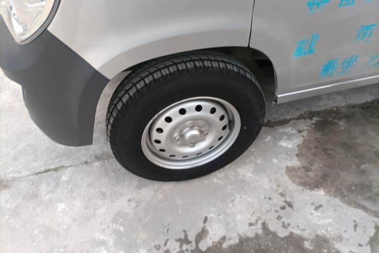 Used Wuling Zhiguang 2023 1.5L Utility Version with Enclosed Windows 2 Seats