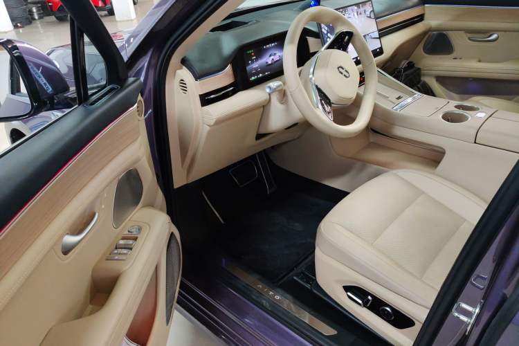 Used Hima AITO M5 2025 Extended-Range Ultra All-Wheel-Drive Version
