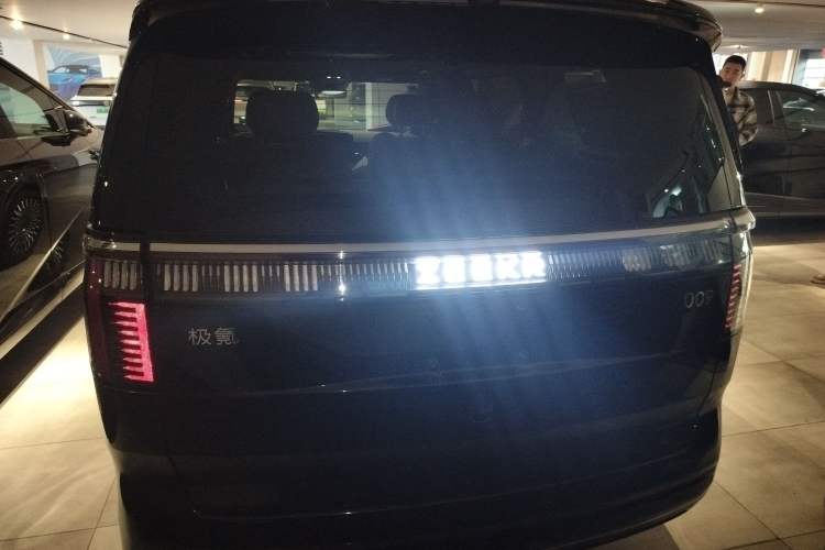 Used Zeekr 009 2024 7-Seater Walk-Through Version Four-Wheel Drive 108 kWh
