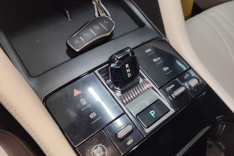 Used BYD Song PLUS New Energy 2025 DM-i 112KM Prestige Model Gear Lever