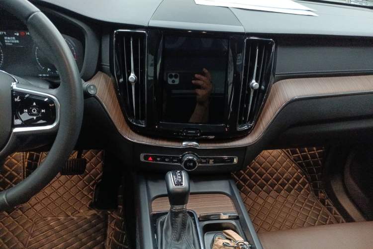 Used Volvo XC60 2021 T5 4x4 Smart Luxury Edition