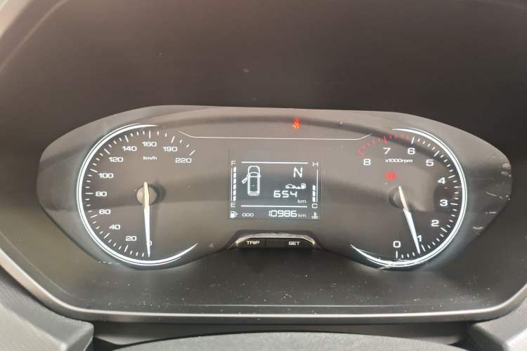 Used Wuling Alvez 2022 1.5L Manual Free-Style Model
