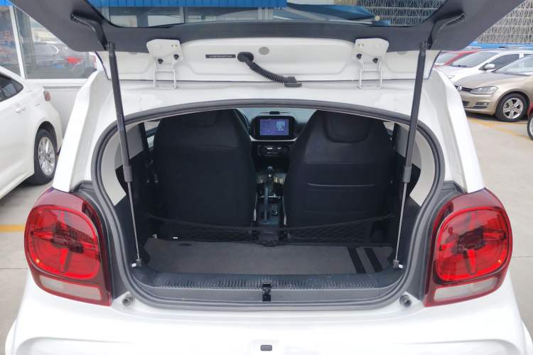 Used Roewe Clever 2021 302km All-Round Version Trunk