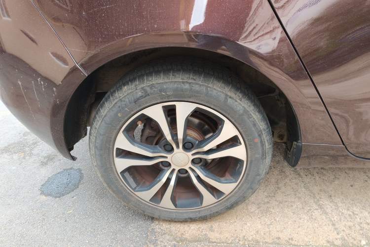 Used Geely Auto Classic Emgrand 2013 Hatchback 1.5L Manual Luxury Model
