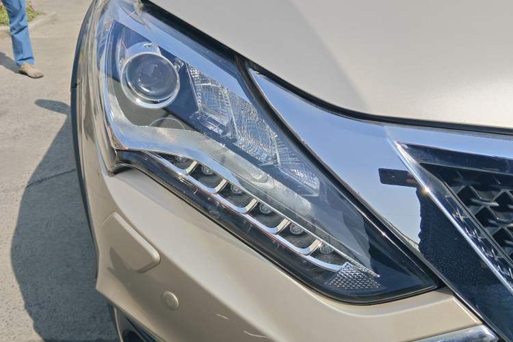 Used BYD Tang New Energy 2015 2.0T Four-Wheel-Drive Flagship Model
