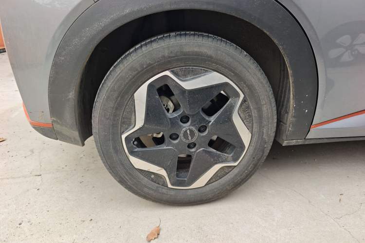 Used BYD Dolphin 2021 405 km Fashion Edition Right Rear Wheel Hub