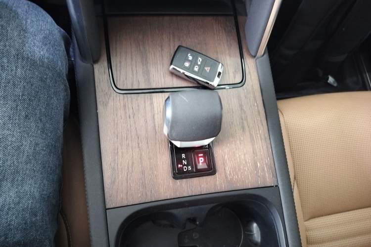 Used Land Rover Discovery Sport 2024 Performance Tech Edition Gear Lever