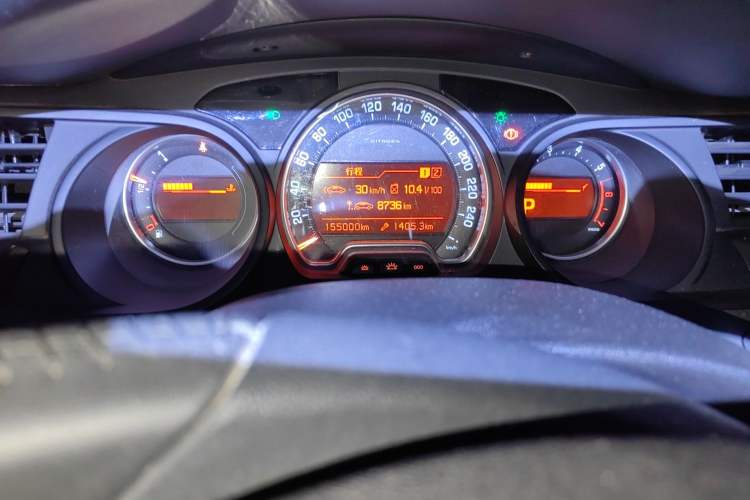 Used Citroen C5 2013 2.3L Automatic Enjoyment Model Odometer Close Up