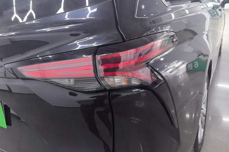 Used Toyota SIENNA 2021 2.5L Hybrid Platinum Edition
