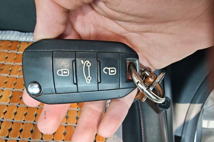 Used Citroen C3-XR 2015 1.6L Manual Pioneer Model Vehicle Key