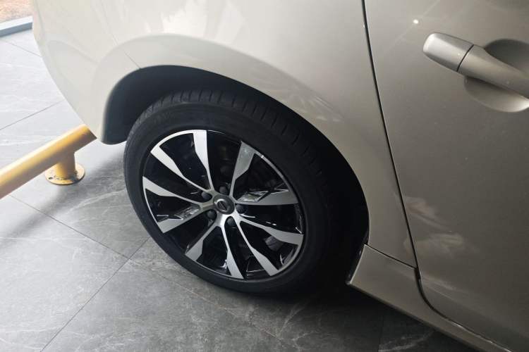 Used Volvo S60 2018 S60L T3 Smart Progress Edition Right Rear Wheel Hub