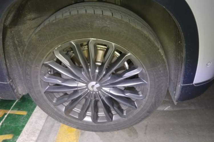 Used Nio ES8 2020 415 km Range 6-Seater Version Right Front Wheel Hub