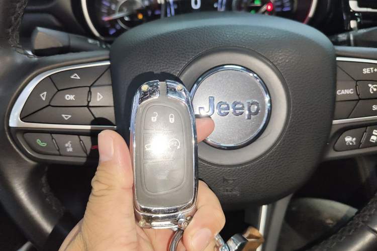 Used Jeep Grand Commander 2018 2.0T Four-Wheel Drive Smart Enjoyment Version China V Emission Standard Interior 1